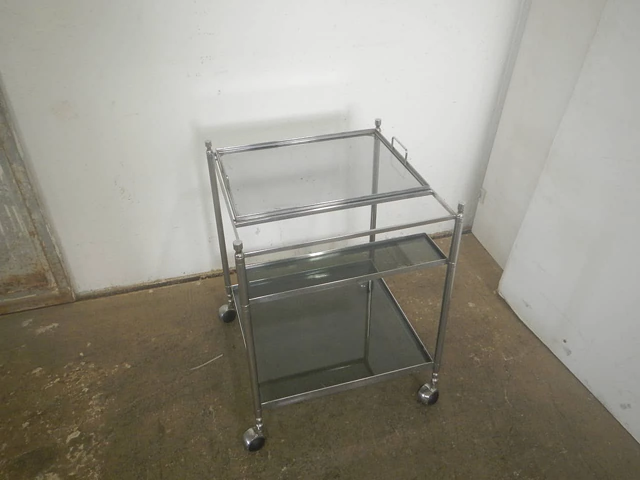 Carrello in metallo e vetro con portabottiglie, anni '60 1