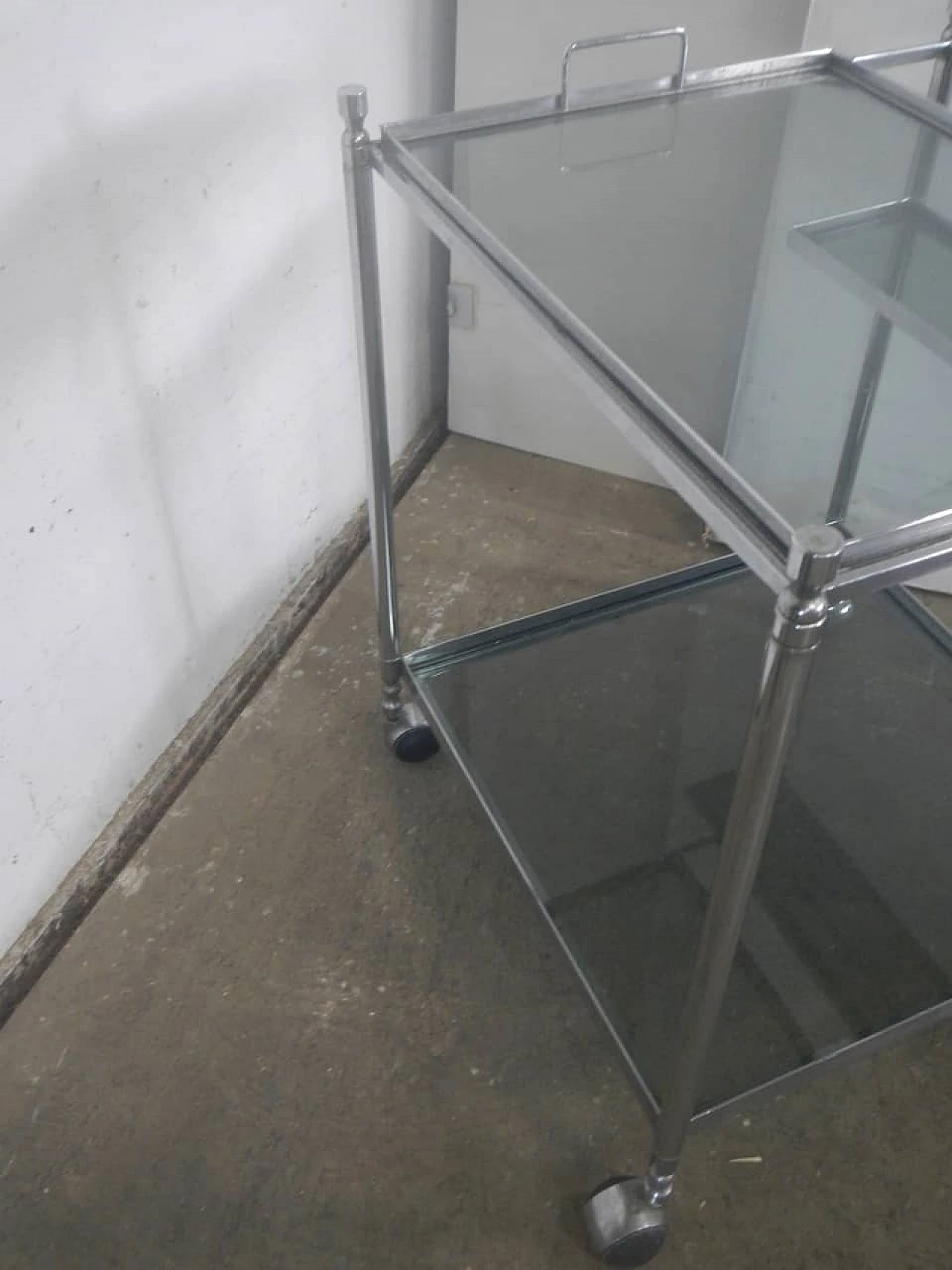 Carrello in metallo e vetro con portabottiglie, anni '60 4