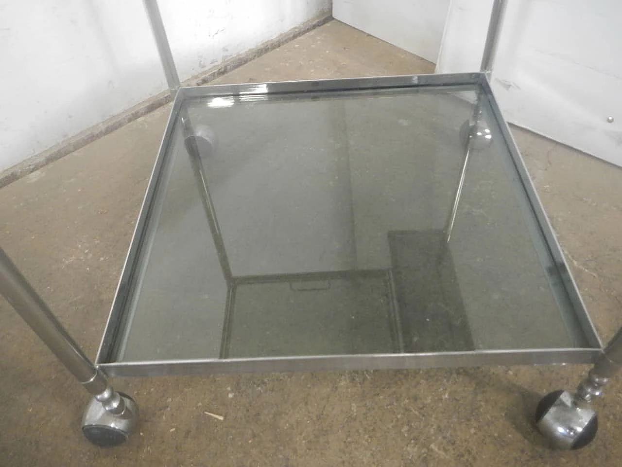 Carrello in metallo e vetro con portabottiglie, anni '60 9