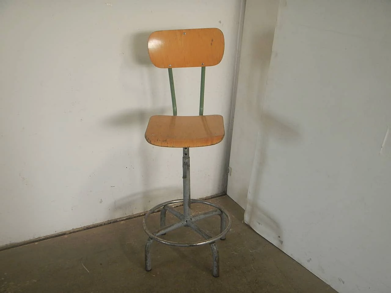 Beech back stool with wheels, 1950s 1