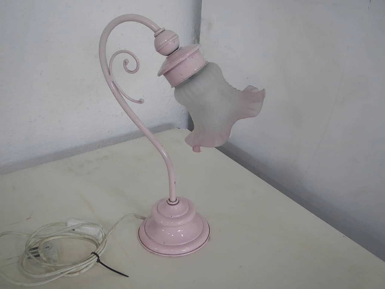 Lampada da tavolo in vetro bianco e rosa, anni '70 1