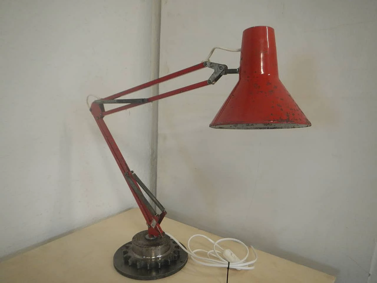 Lampada da tavolo LB Den Mark in metallo rosso e bianco, anni '60 1