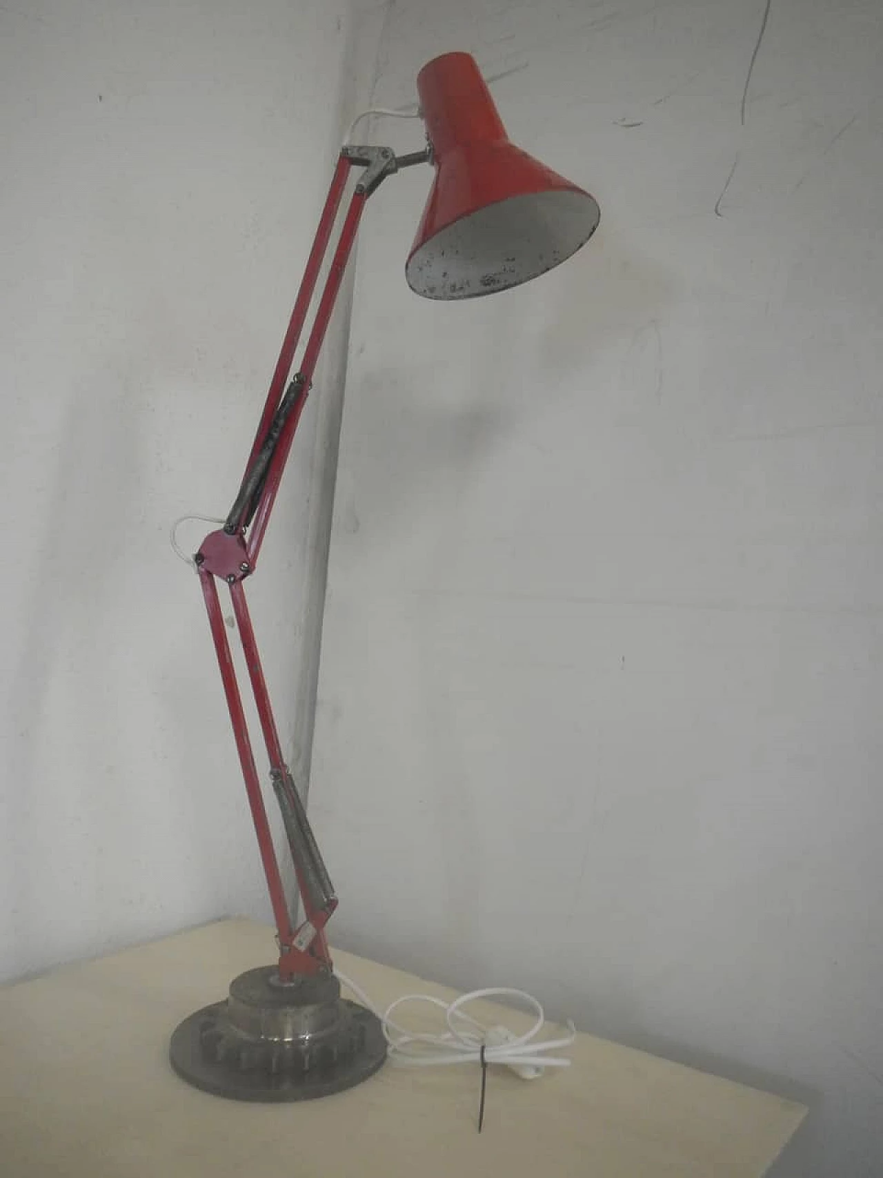 Lampada da tavolo LB Den Mark in metallo rosso e bianco, anni '60 2
