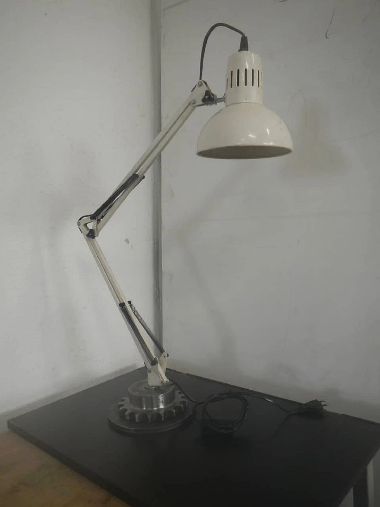 Beige metal table lamp, 1960s 2