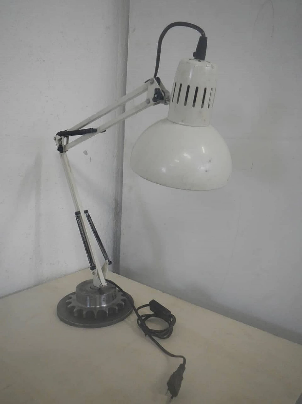 Beige metal table lamp, 1960s 5