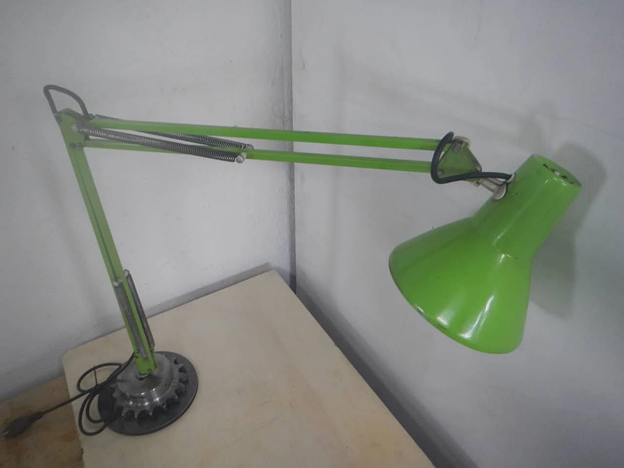 Lampada da tavolo Emmebi in metallo verde e bianco, anni '70 3