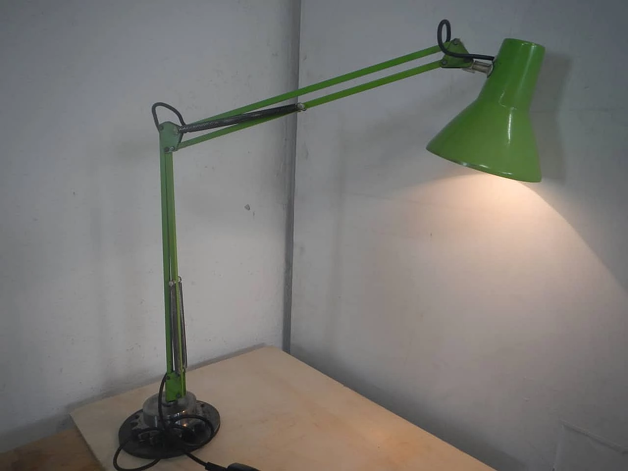 Lampada da tavolo Emmebi in metallo verde e bianco, anni '70 9