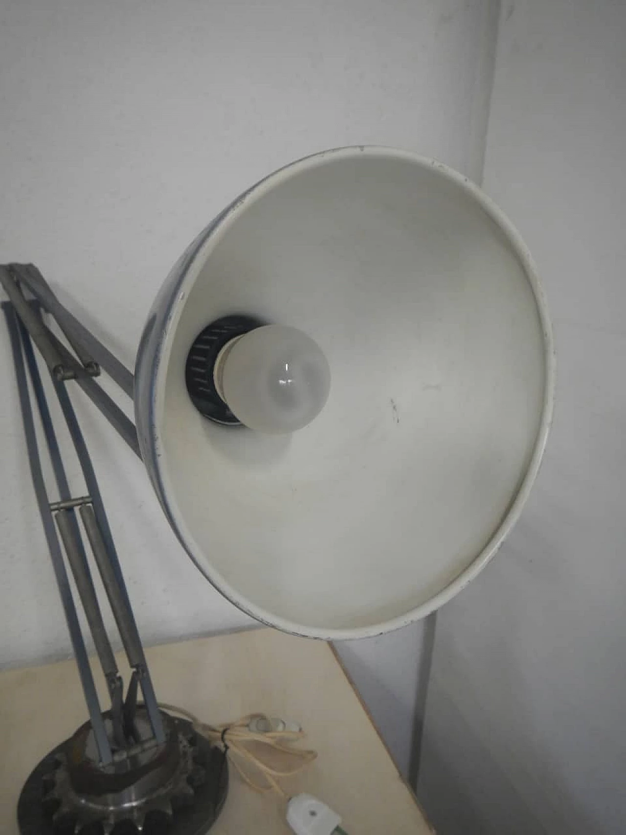 Lampada da tavolo in metallo azzurro metalizzato, anni '60 3