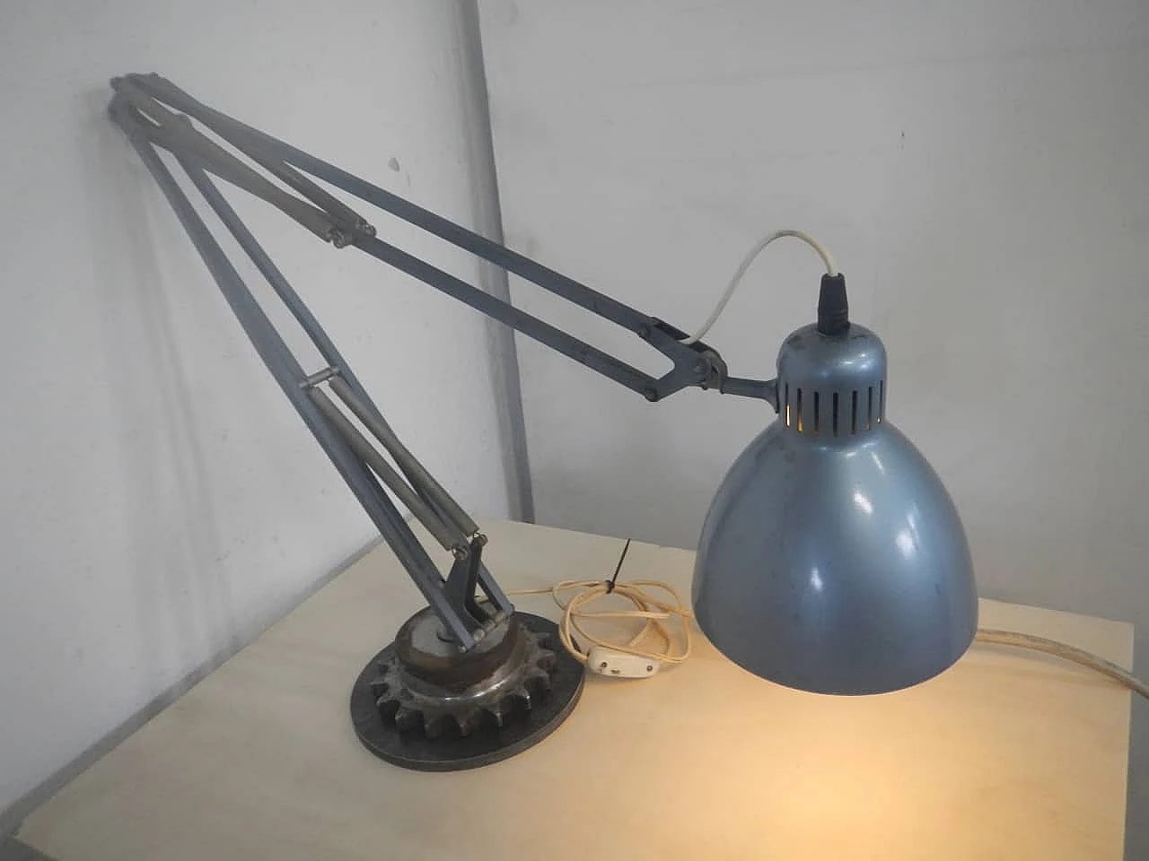 Lampada da tavolo in metallo azzurro metalizzato, anni '60 7