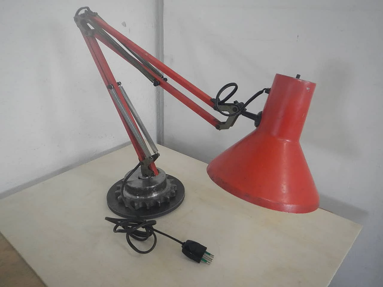 Lampada da tavolo Emmedi regolabile in metallo rosso, anni '60 1