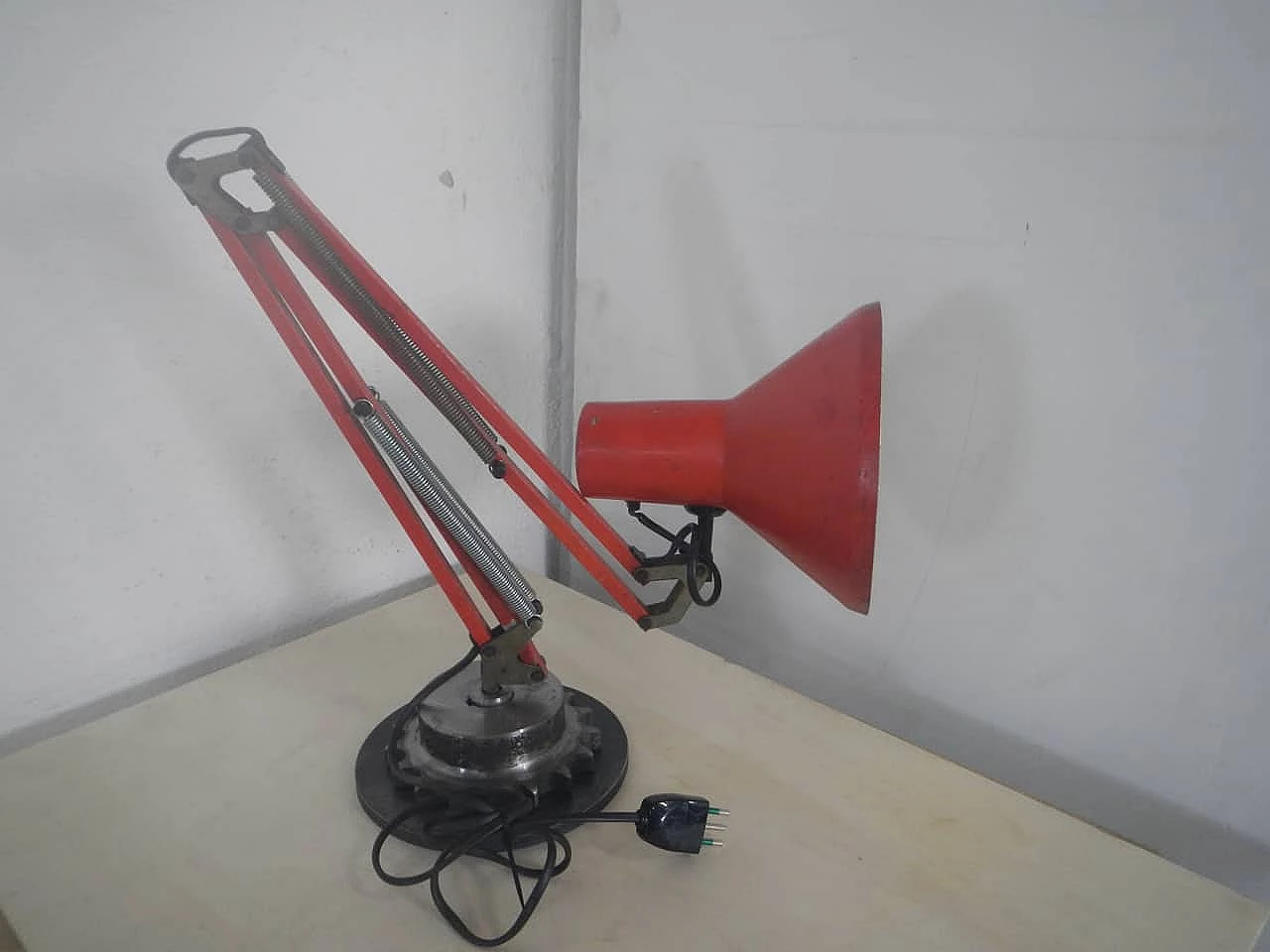 Adjustable Emmedi red metal table lamp, 1960s 3