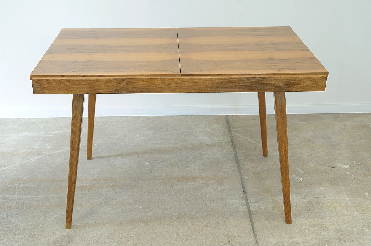 Tavolo pieghevole in noce di František Jirák per Tatra nábytok, anni '70 2
