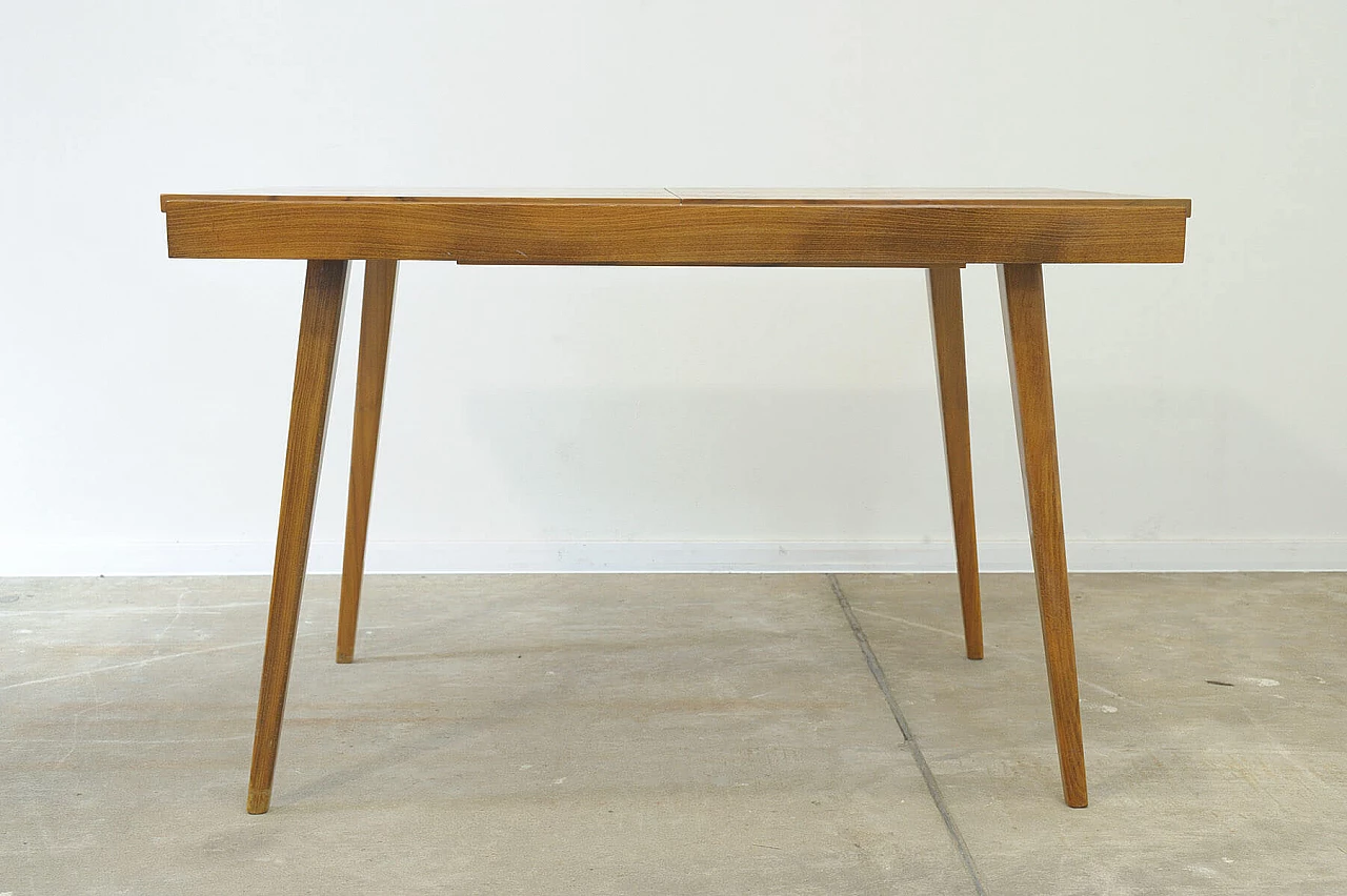 Tavolo pieghevole in noce di František Jirák per Tatra nábytok, anni '70 3