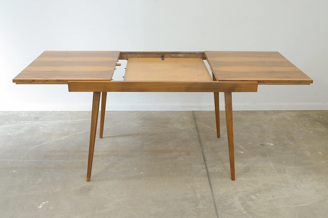 Tavolo pieghevole in noce di František Jirák per Tatra nábytok, anni '70 4
