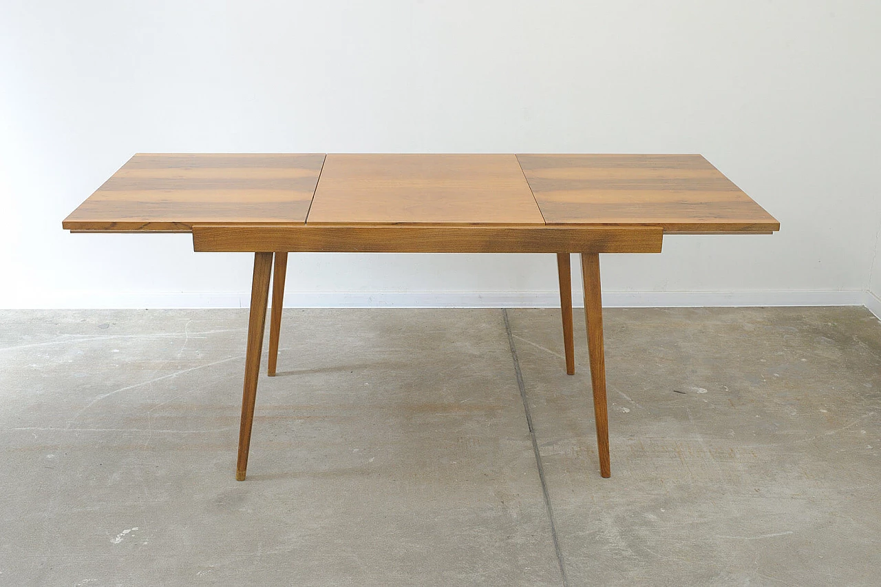 Tavolo pieghevole in noce di František Jirák per Tatra nábytok, anni '70 5