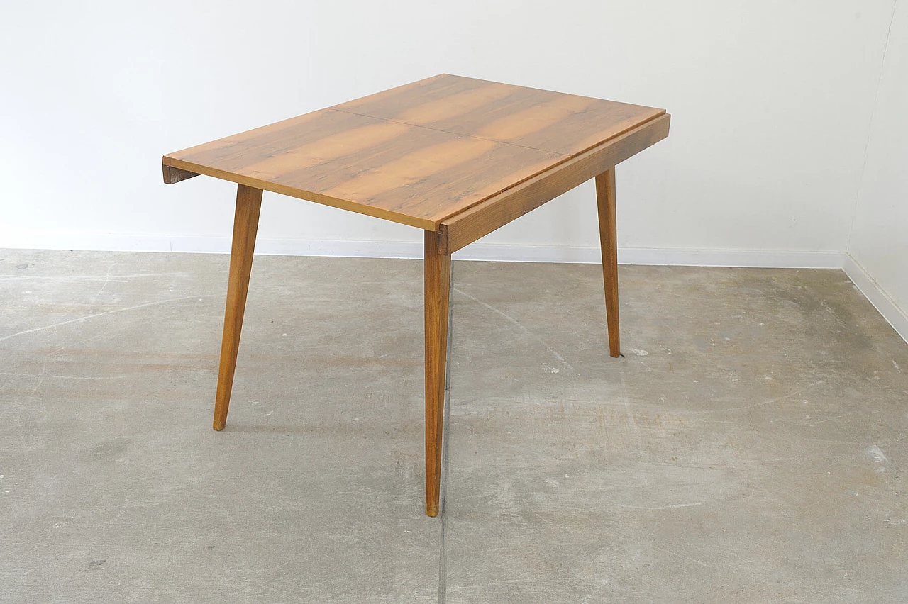 Tavolo pieghevole in noce di František Jirák per Tatra nábytok, anni '70 7