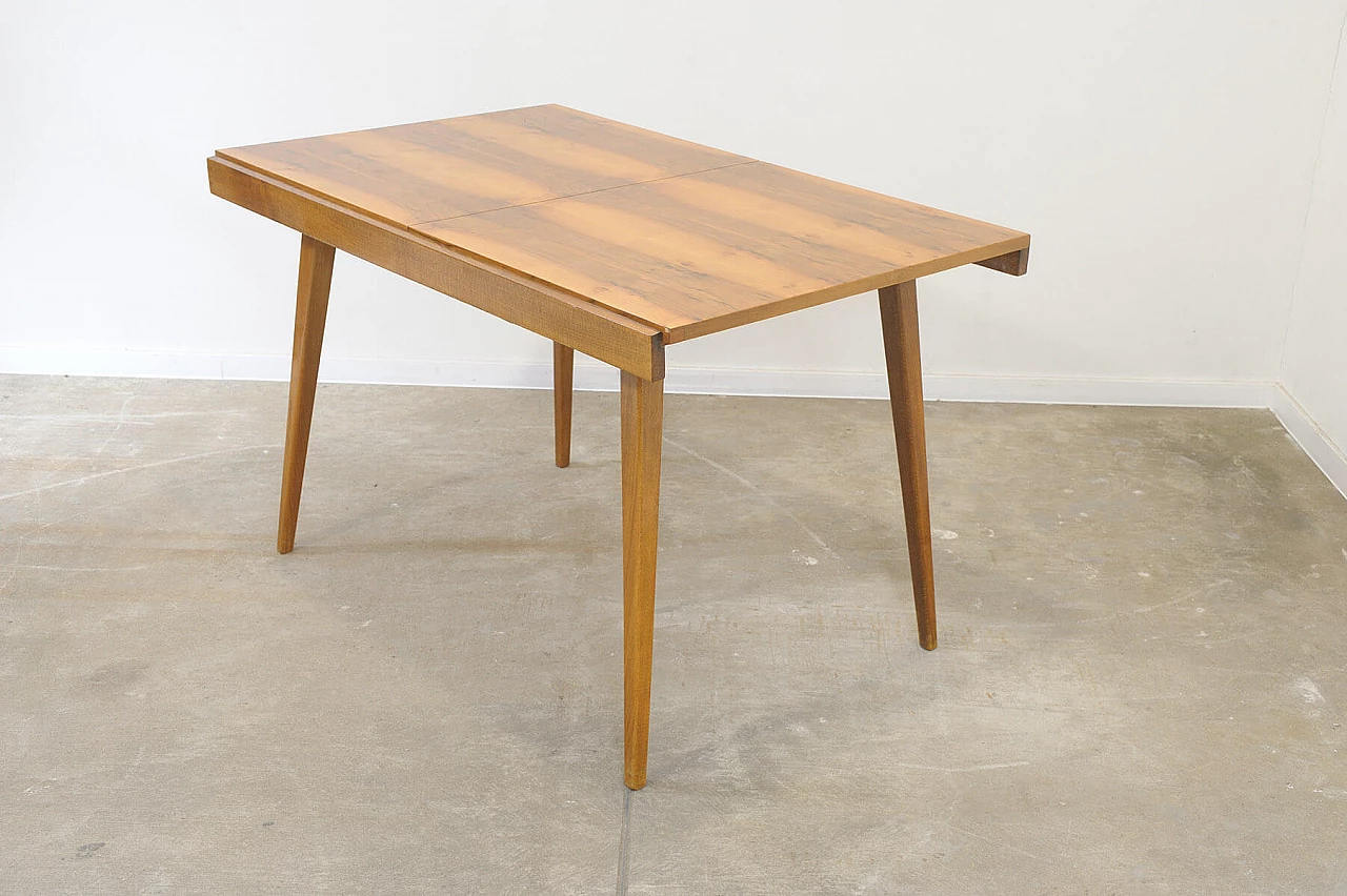 Tavolo pieghevole in noce di František Jirák per Tatra nábytok, anni '70 9