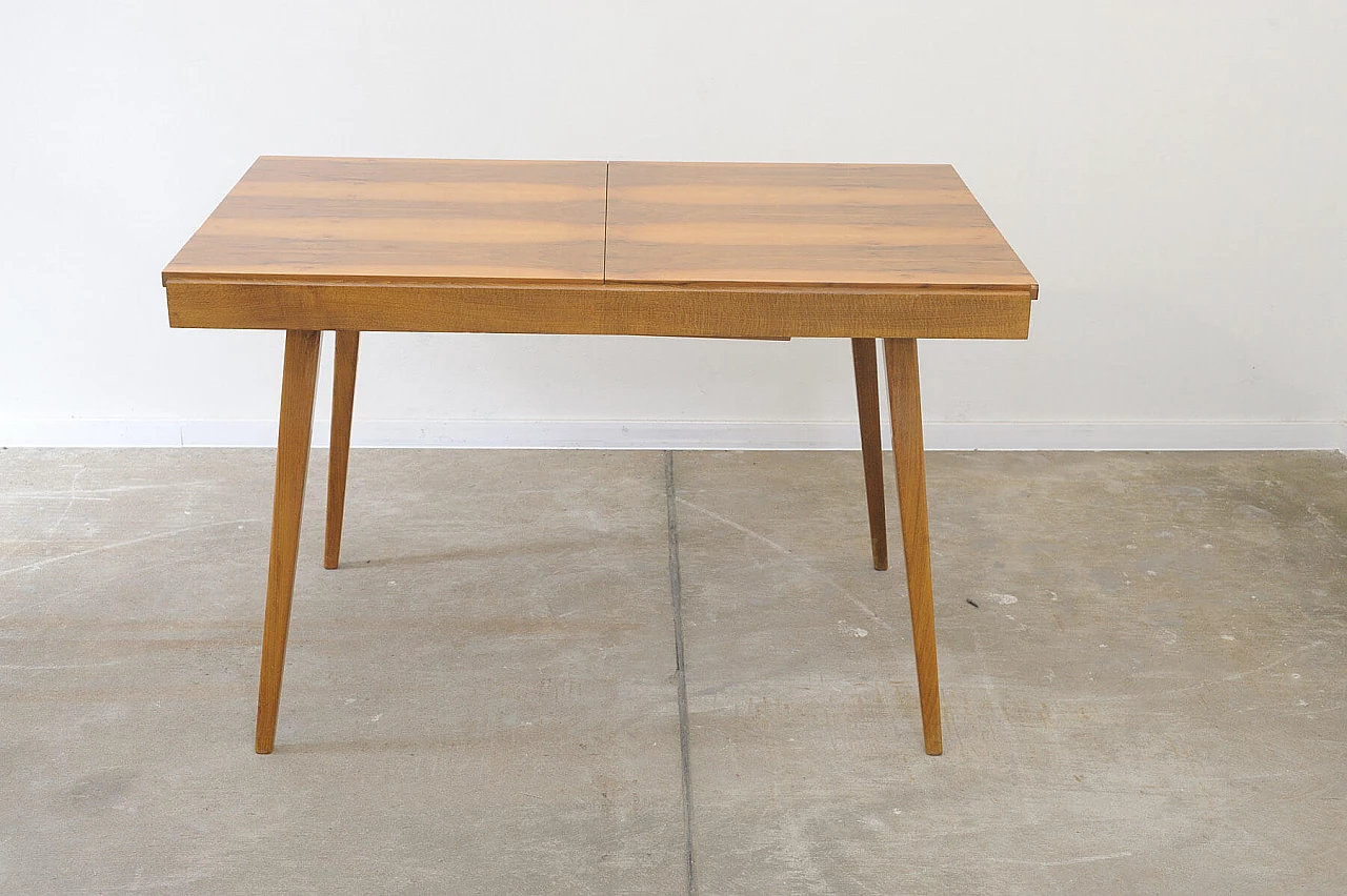 Tavolo pieghevole in noce di František Jirák per Tatra nábytok, anni '70 10