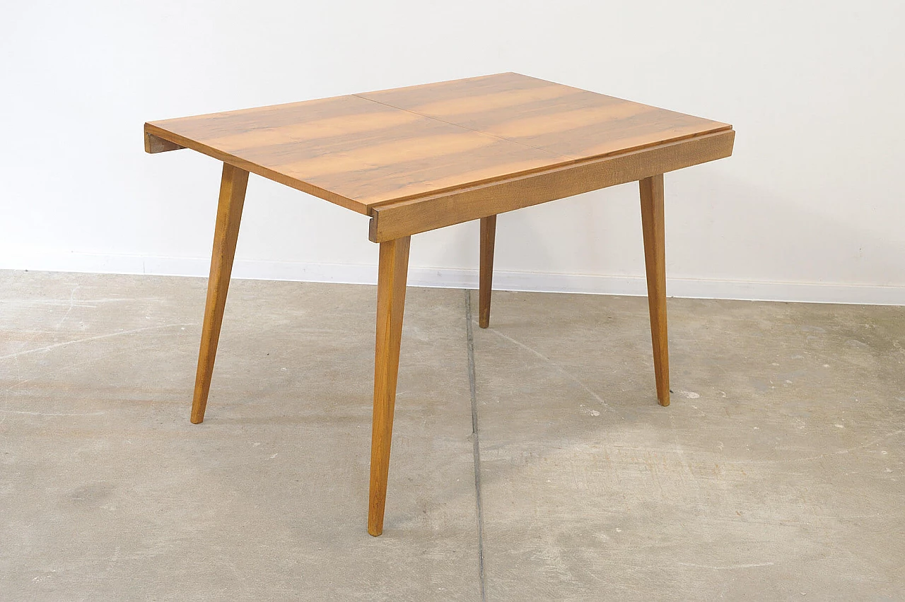 Tavolo pieghevole in noce di František Jirák per Tatra nábytok, anni '70 11