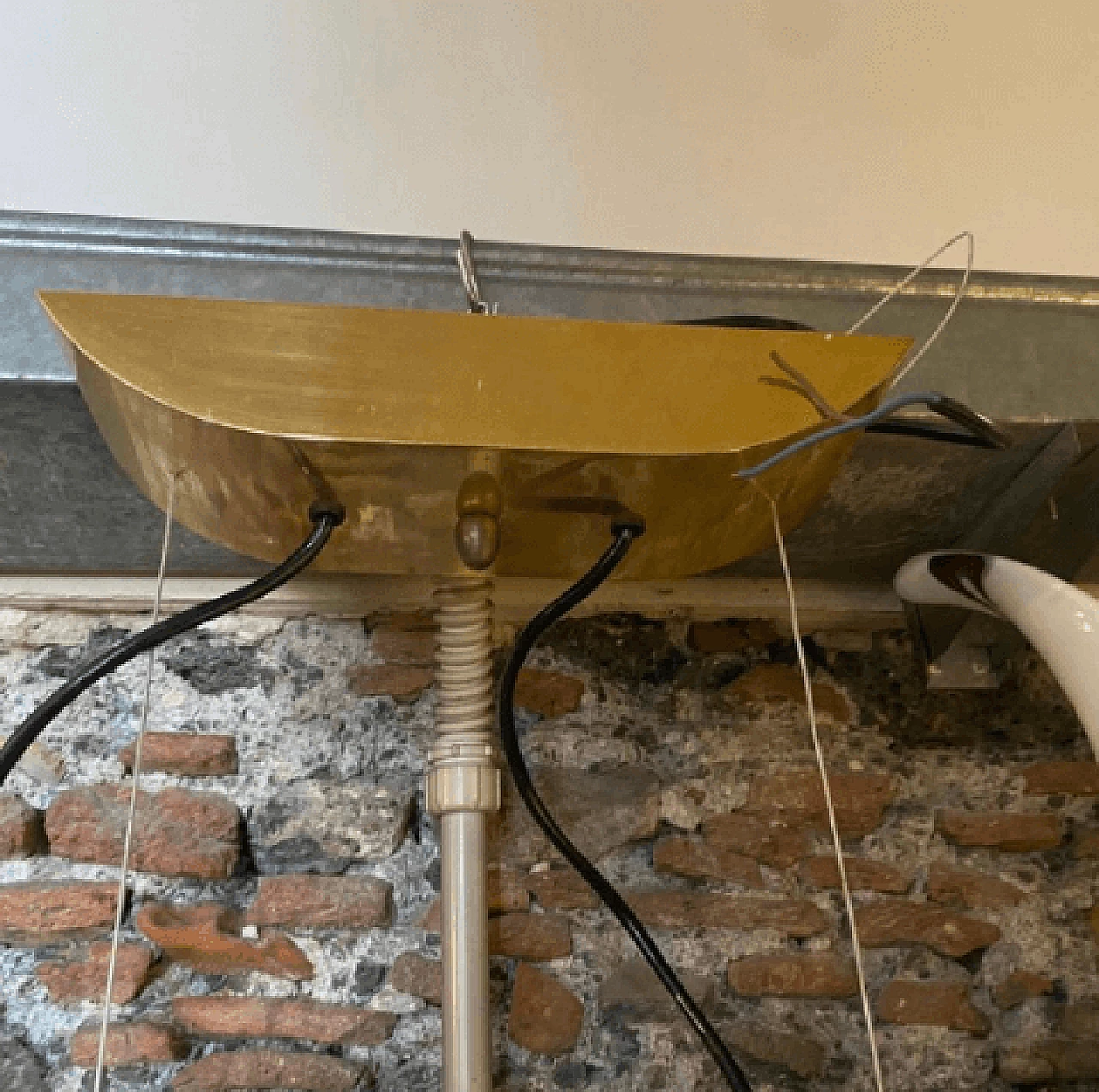 Lampadario a due luci in ottone e pelle, anni '80 6