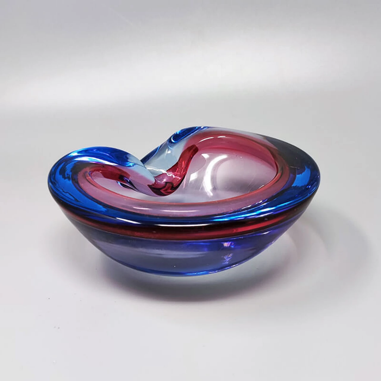 Ashtray by Flavio Poli for Seguso blue and pink, 1960s 1