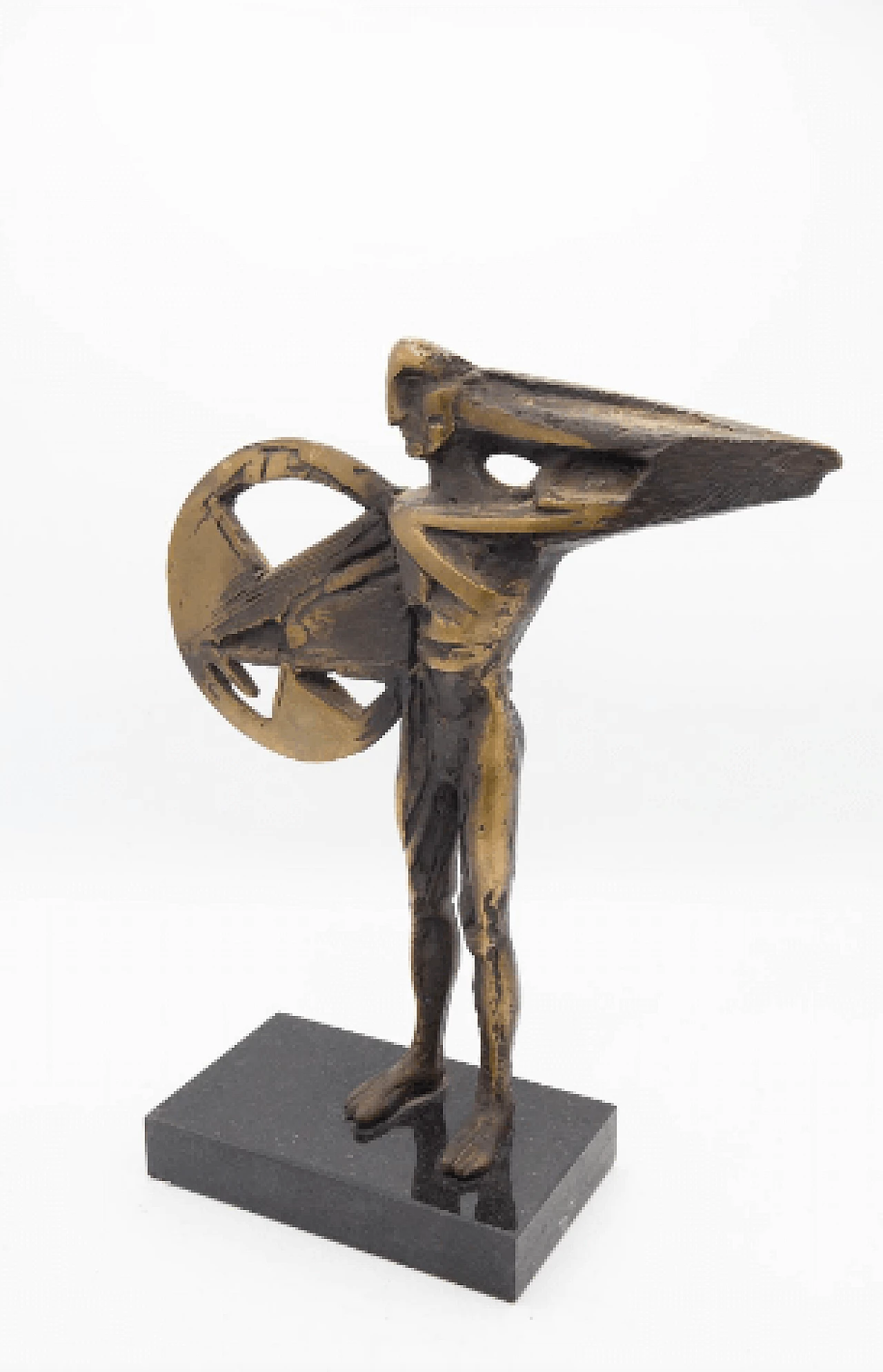Scultura Futurista in bronzo di uomo con scudo, anni '30 2