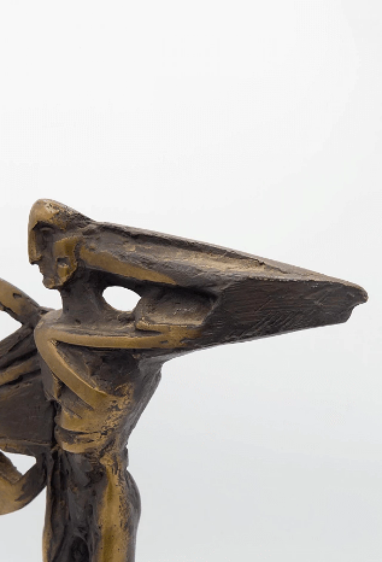 Scultura Futurista in bronzo di uomo con scudo, anni '30 3