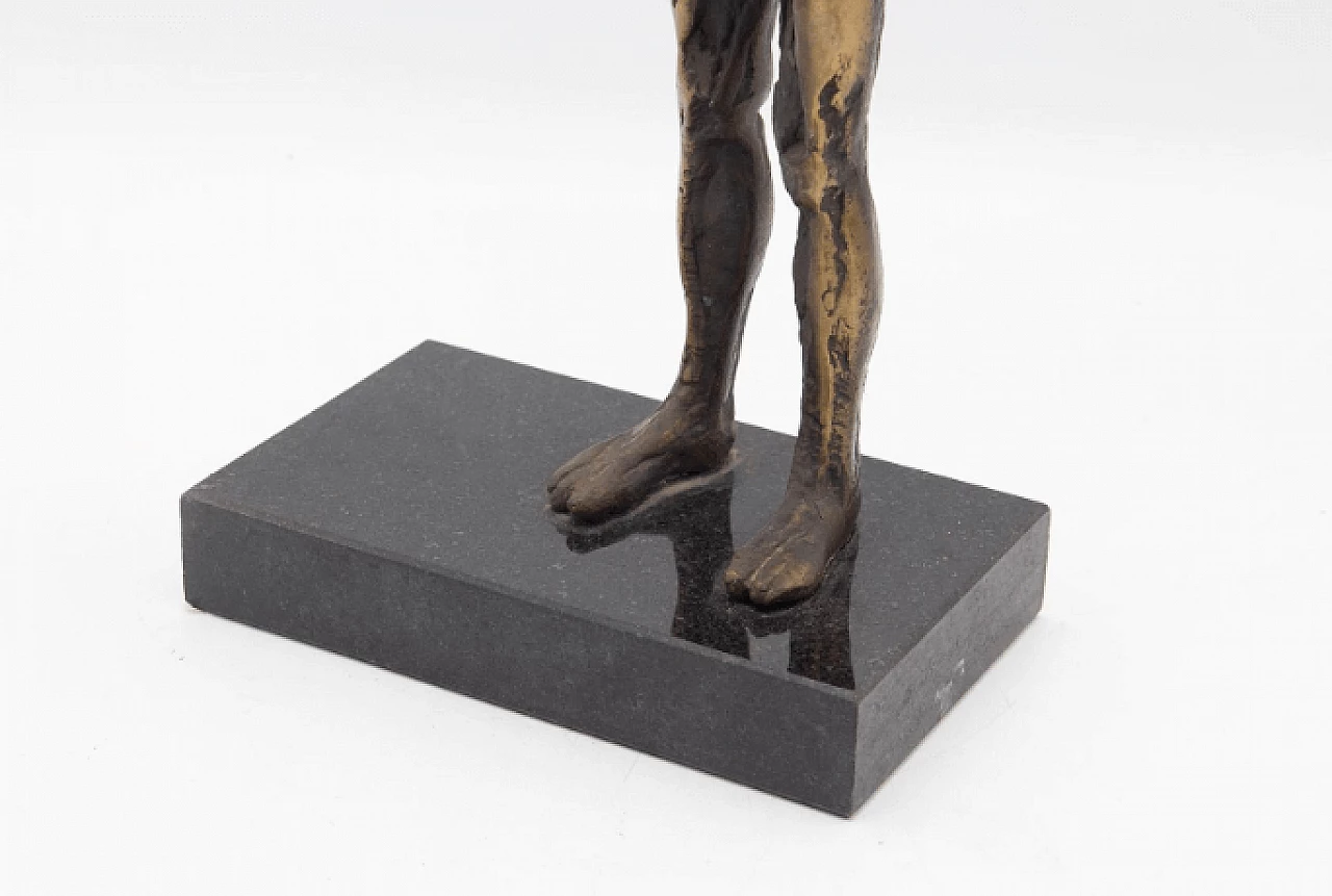 Scultura Futurista in bronzo di uomo con scudo, anni '30 4