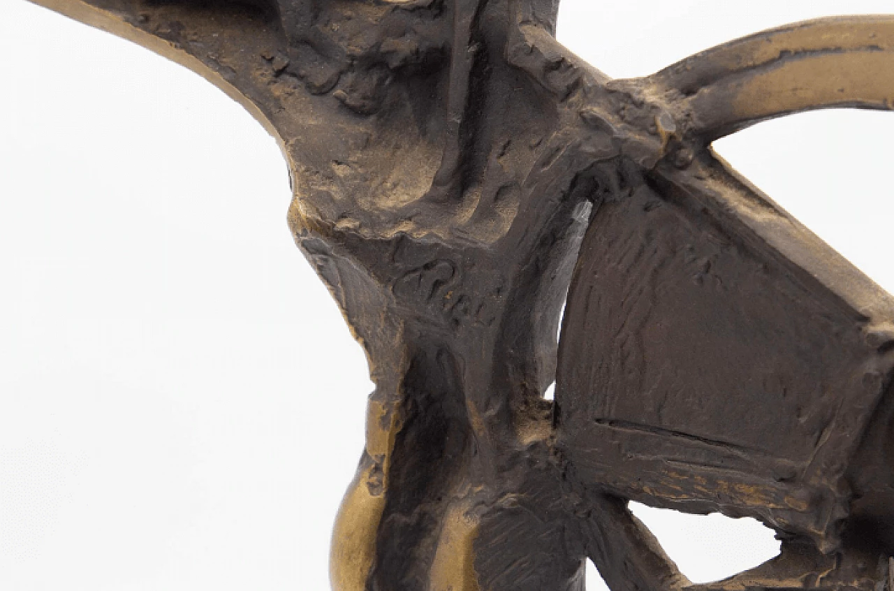 Scultura Futurista in bronzo di uomo con scudo, anni '30 9