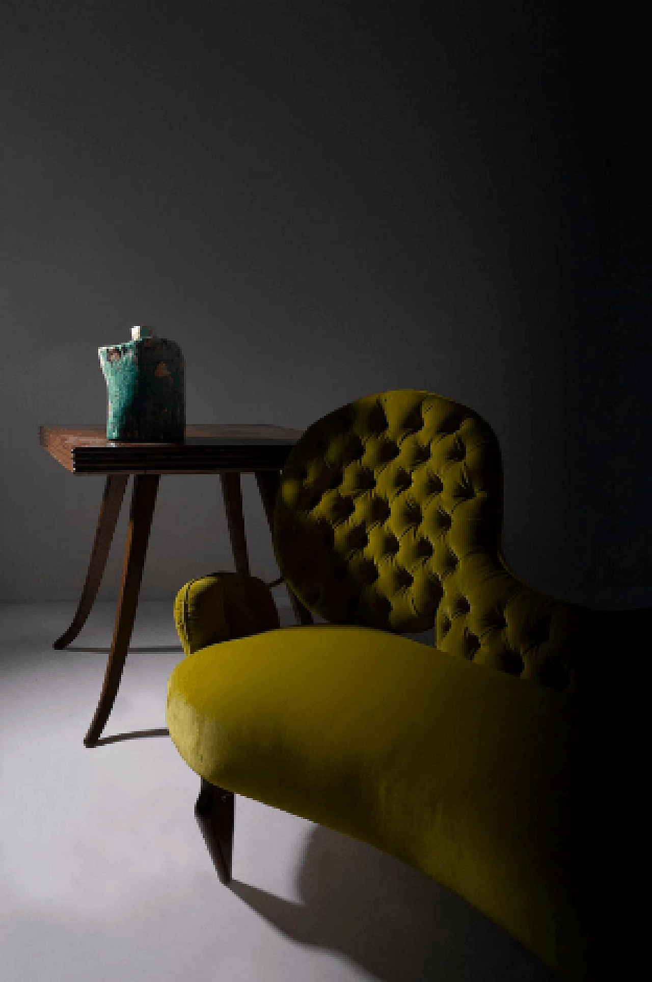 Divano in legno e velluto giallo ocra di Renzo Zavanella, anni '50 3