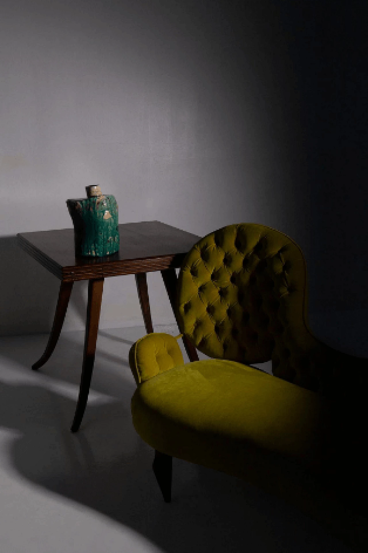 Divano in legno e velluto giallo ocra di Renzo Zavanella, anni '50 4