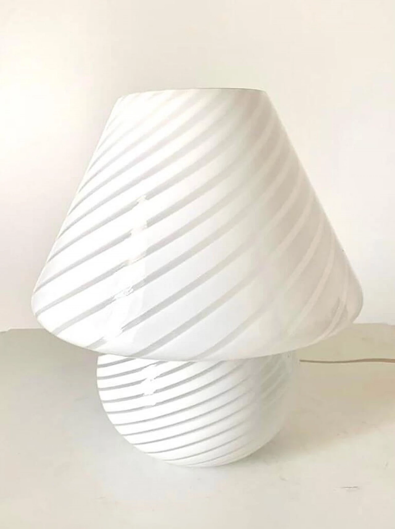 Table lamp with mushroom shape in Murano glass by Venini, 1960s 3