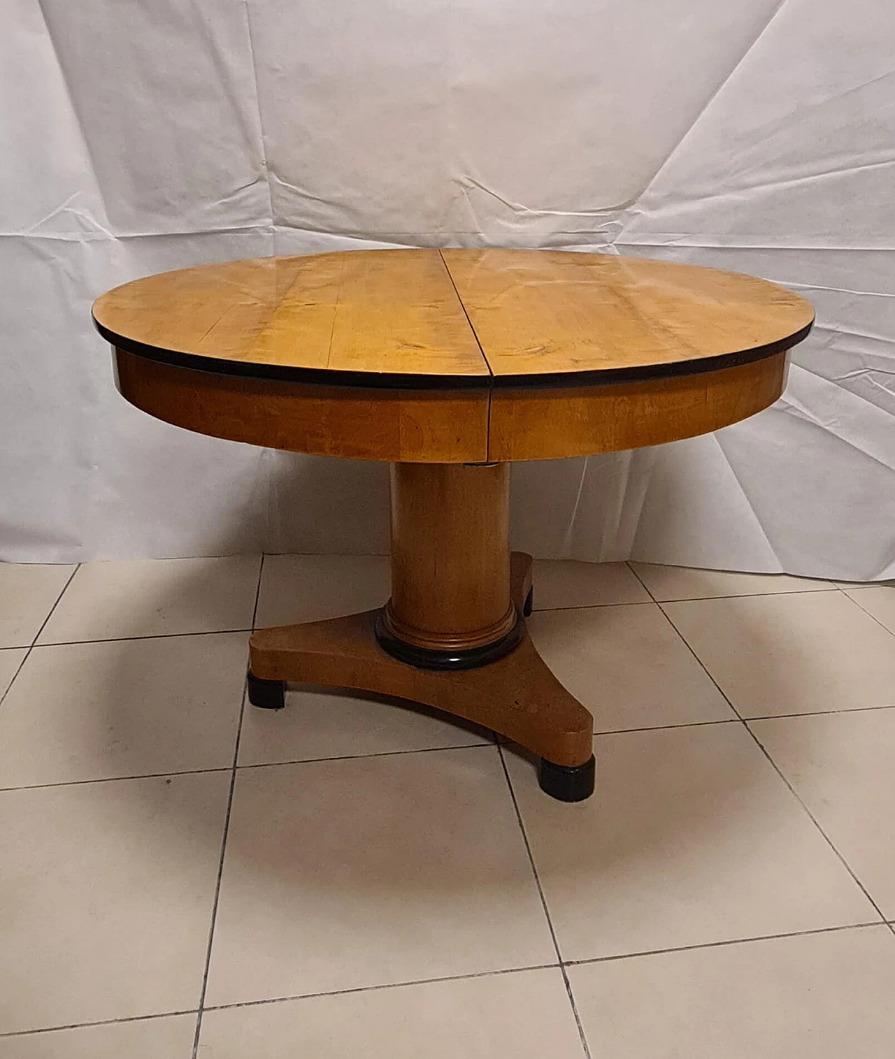 6 Sedie e tavolo allungabile Biedermeier in noce biondo, '800 1