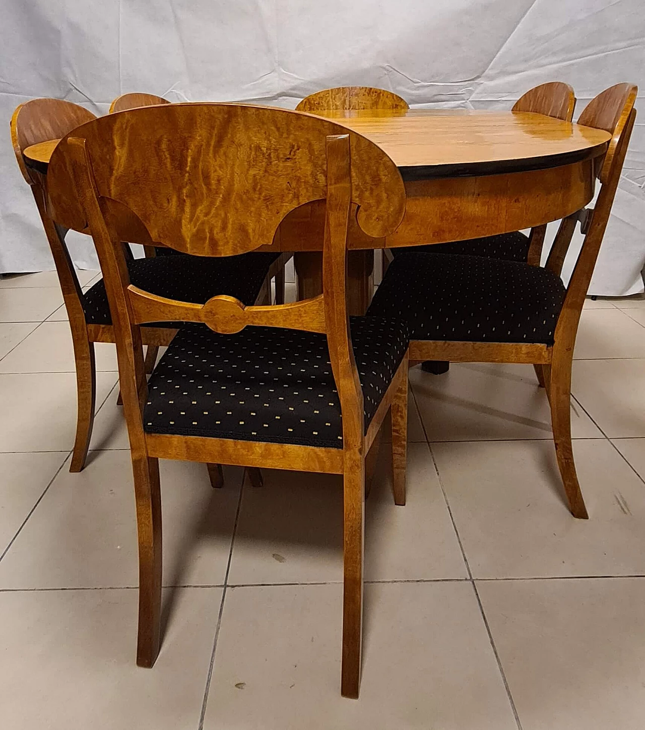 6 Biedermeier chairs and extendable table in blond walnut, 19th century 8