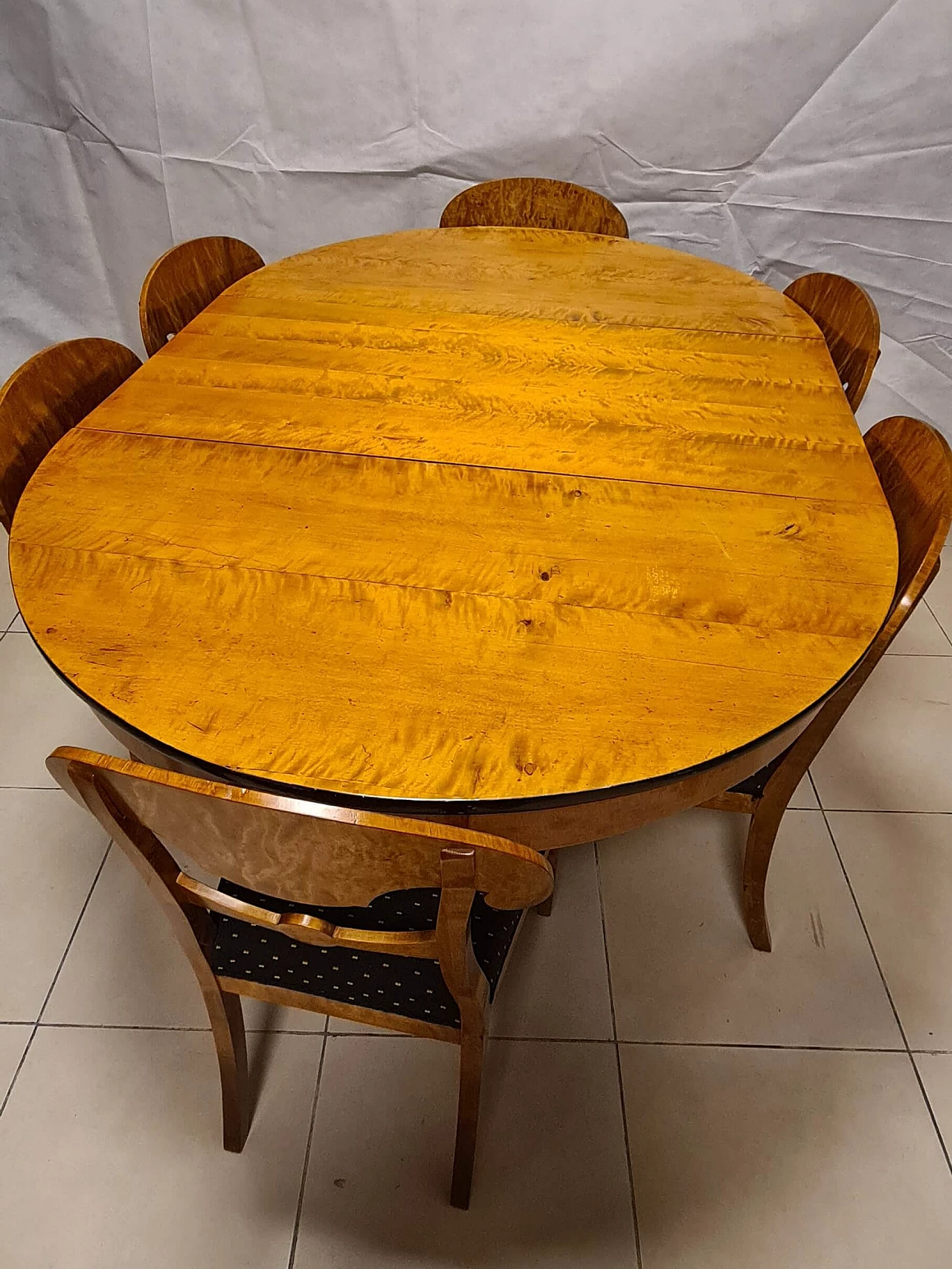 6 Biedermeier chairs and extendable table in blond walnut, 19th century 9