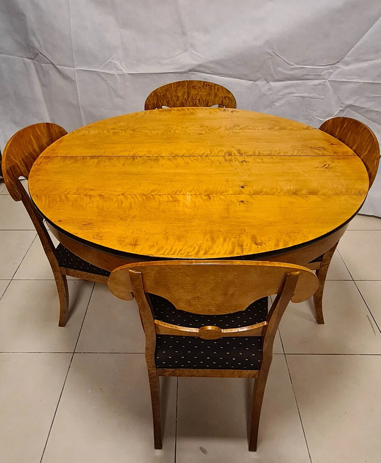 6 Biedermeier chairs and extendable table in blond walnut, 19th century 10