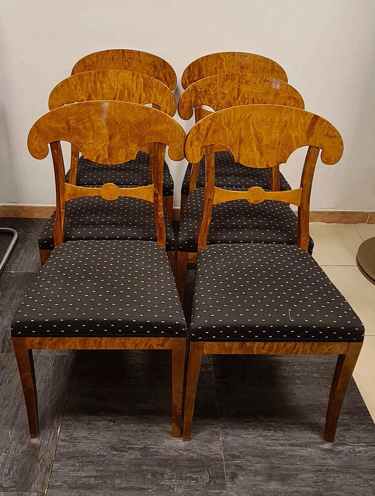 6 Biedermeier chairs and extendable table in blond walnut, 19th century 18