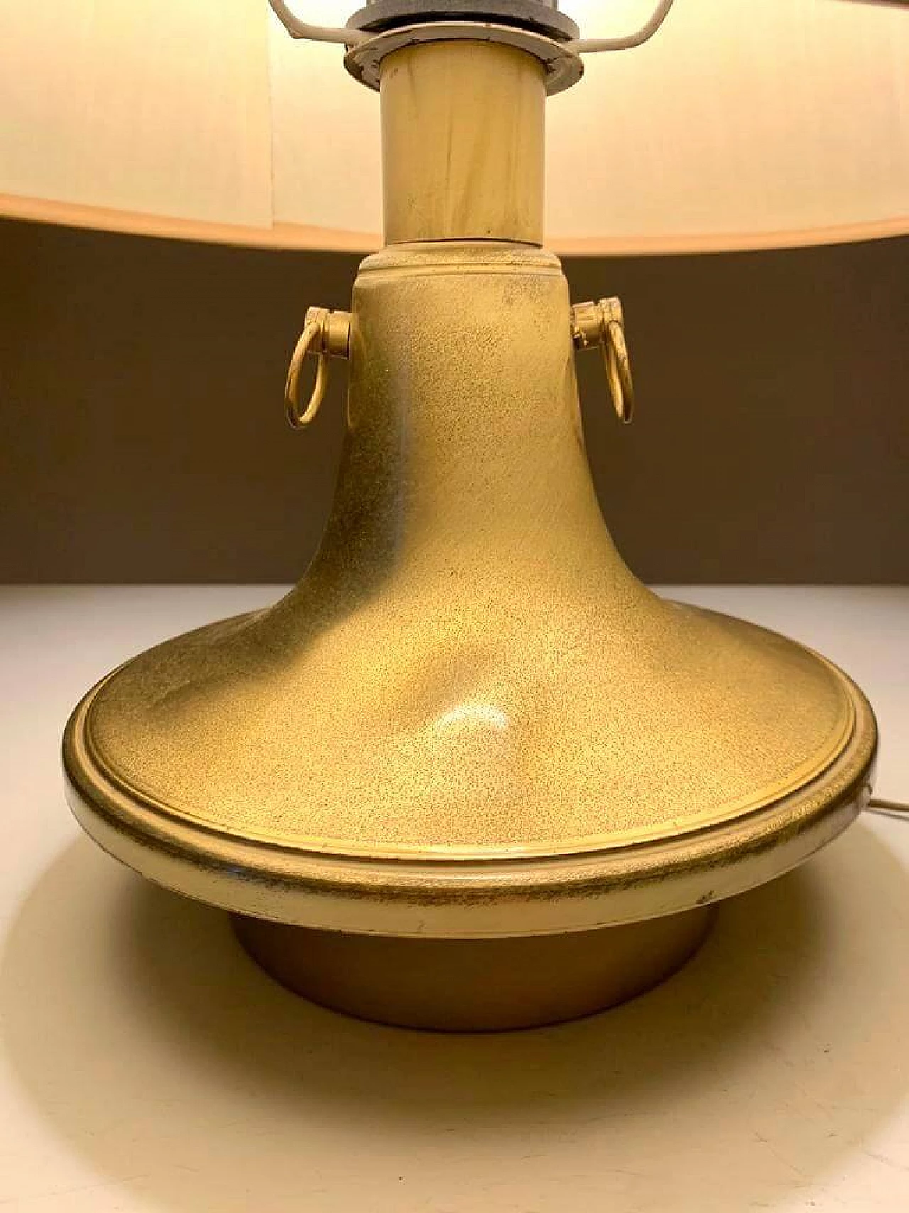 Lampada da tavolo in ottone con paralume in tessuto, anni '50 2