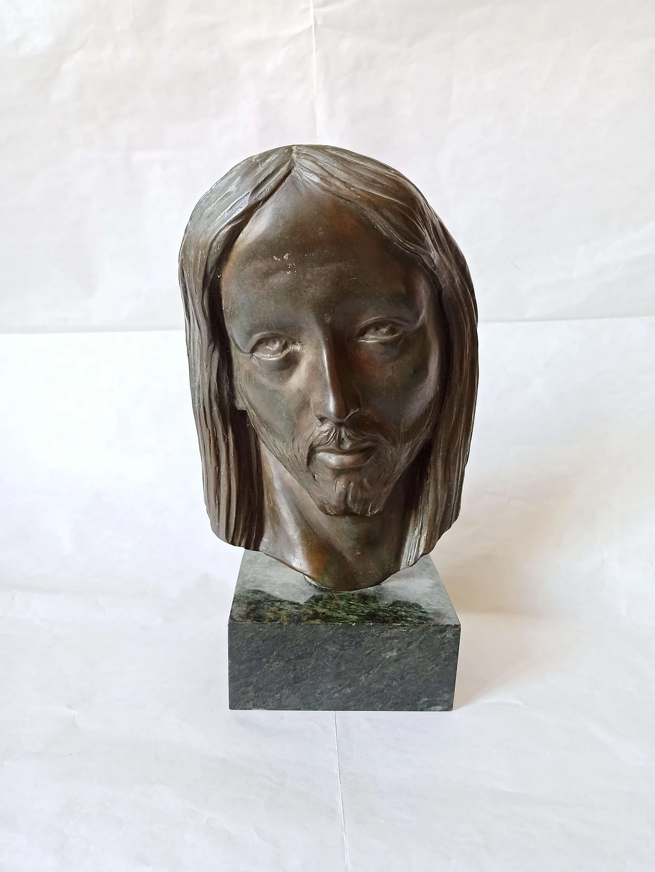 Velotti, volto di Cristo, scultura in bronzo su base in marmo, anni '40 1