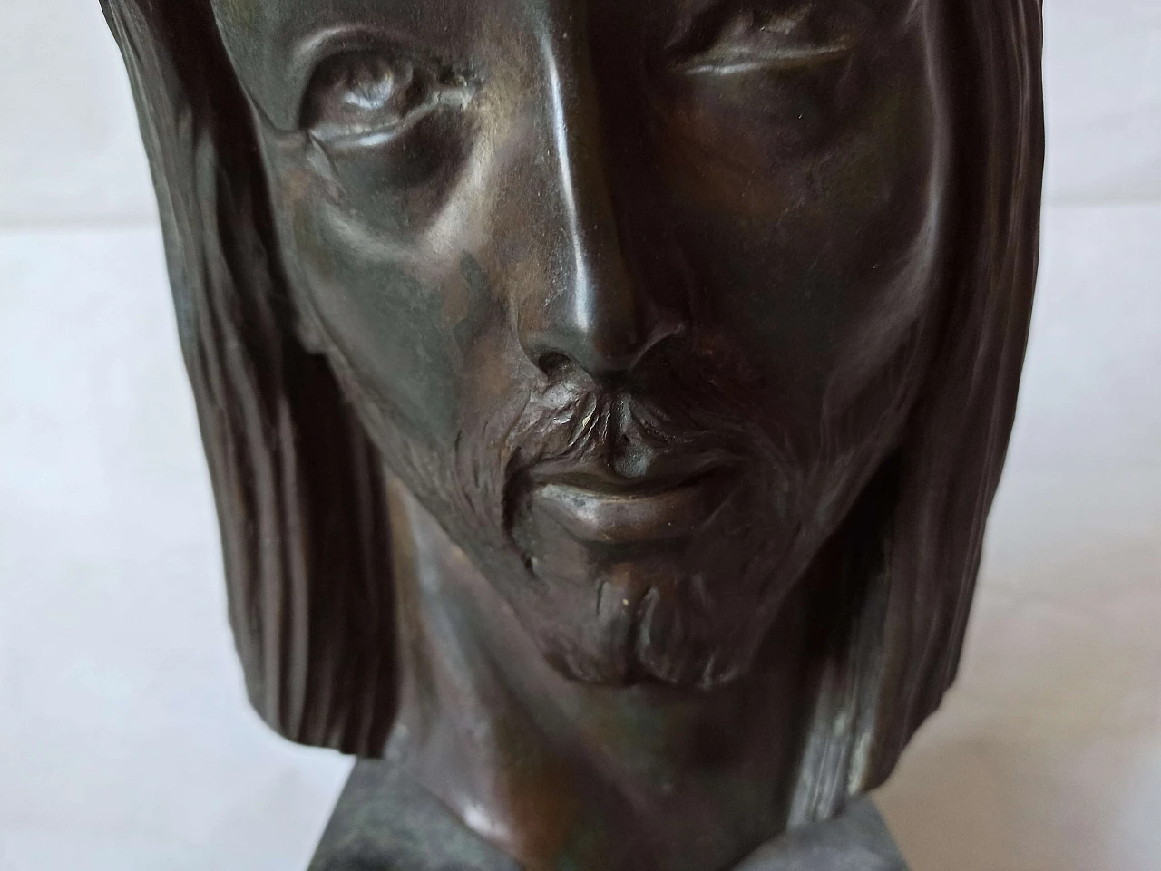 Velotti, volto di Cristo, scultura in bronzo su base in marmo, anni '40 7