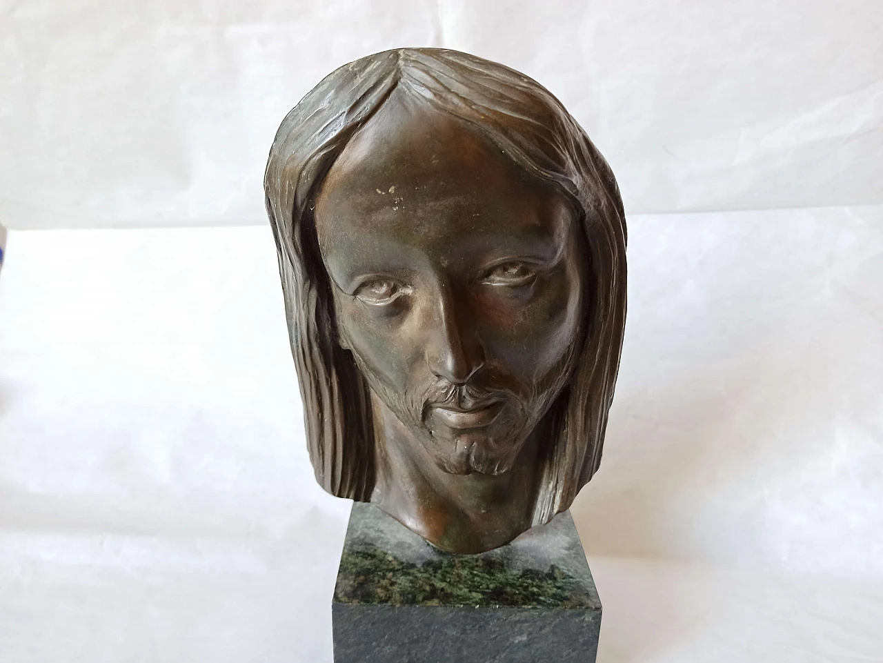 Velotti, volto di Cristo, scultura in bronzo su base in marmo, anni '40 11