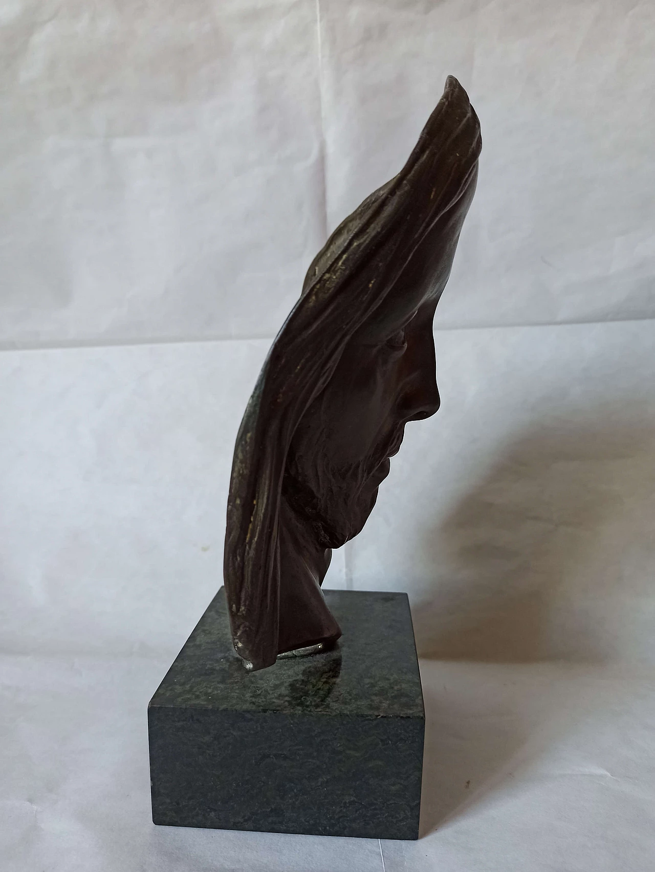 Velotti, volto di Cristo, scultura in bronzo su base in marmo, anni '40 12