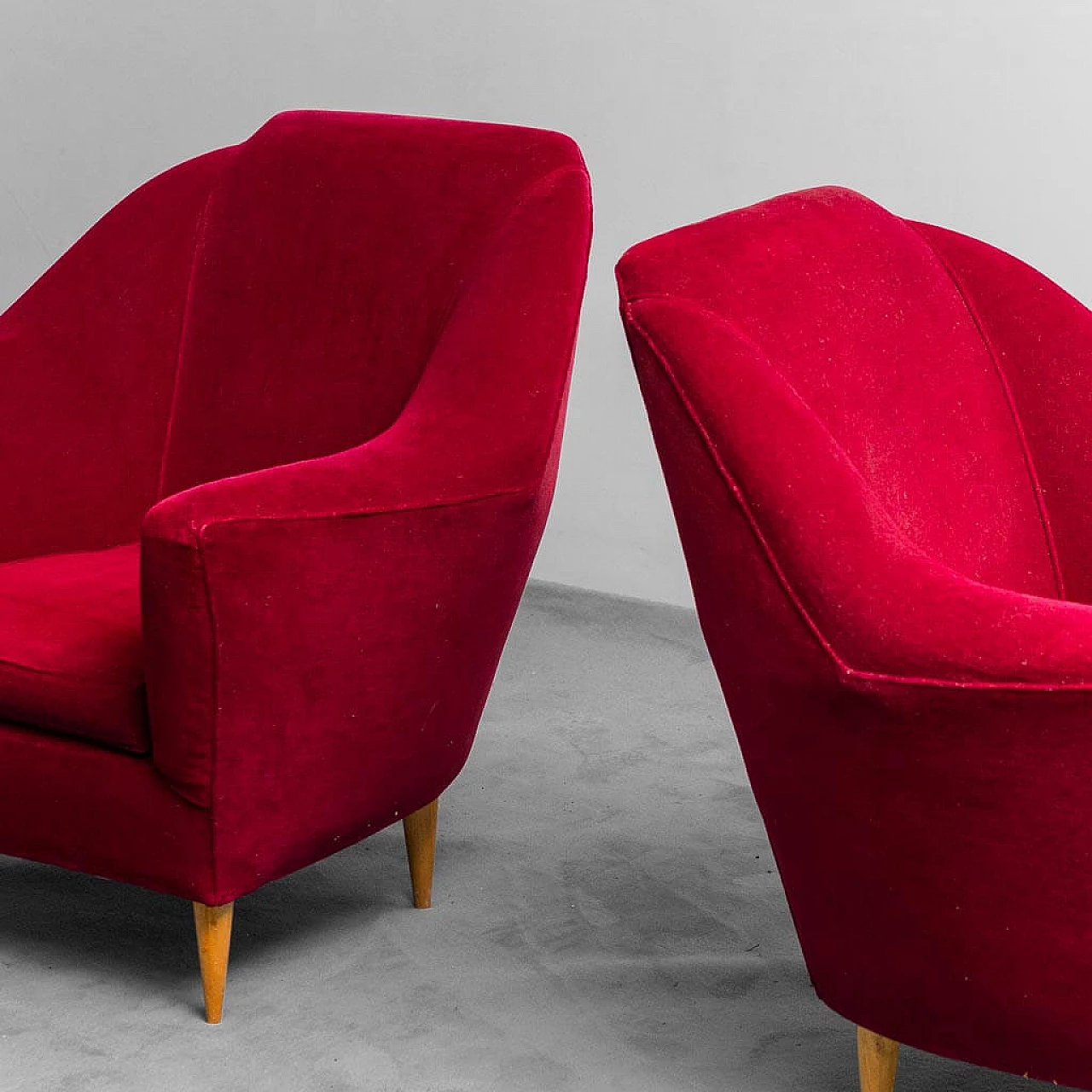 Pair of red velvet armchairs in the style of Ico Parisi, 1950s 2
