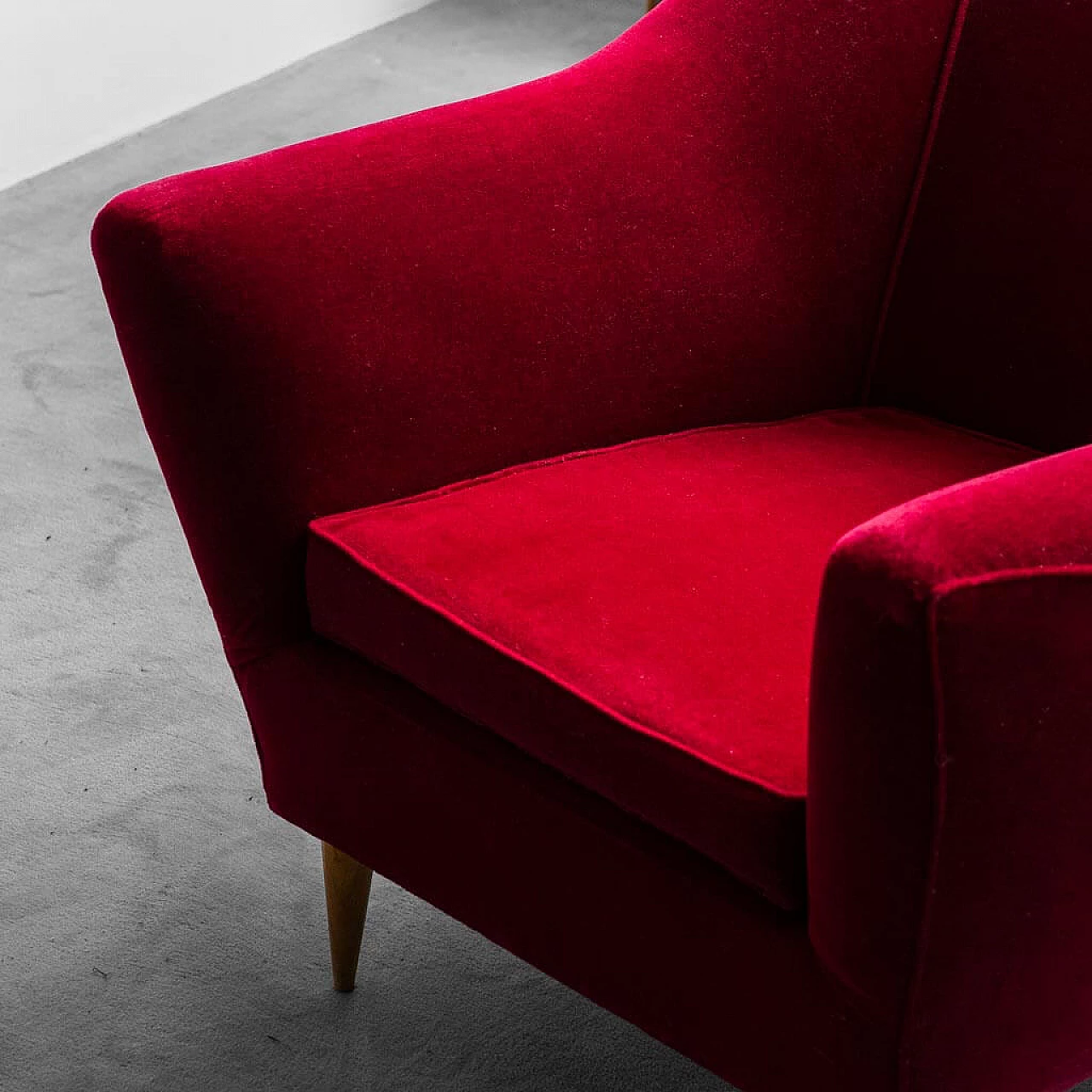 Pair of red velvet armchairs in the style of Ico Parisi, 1950s 3