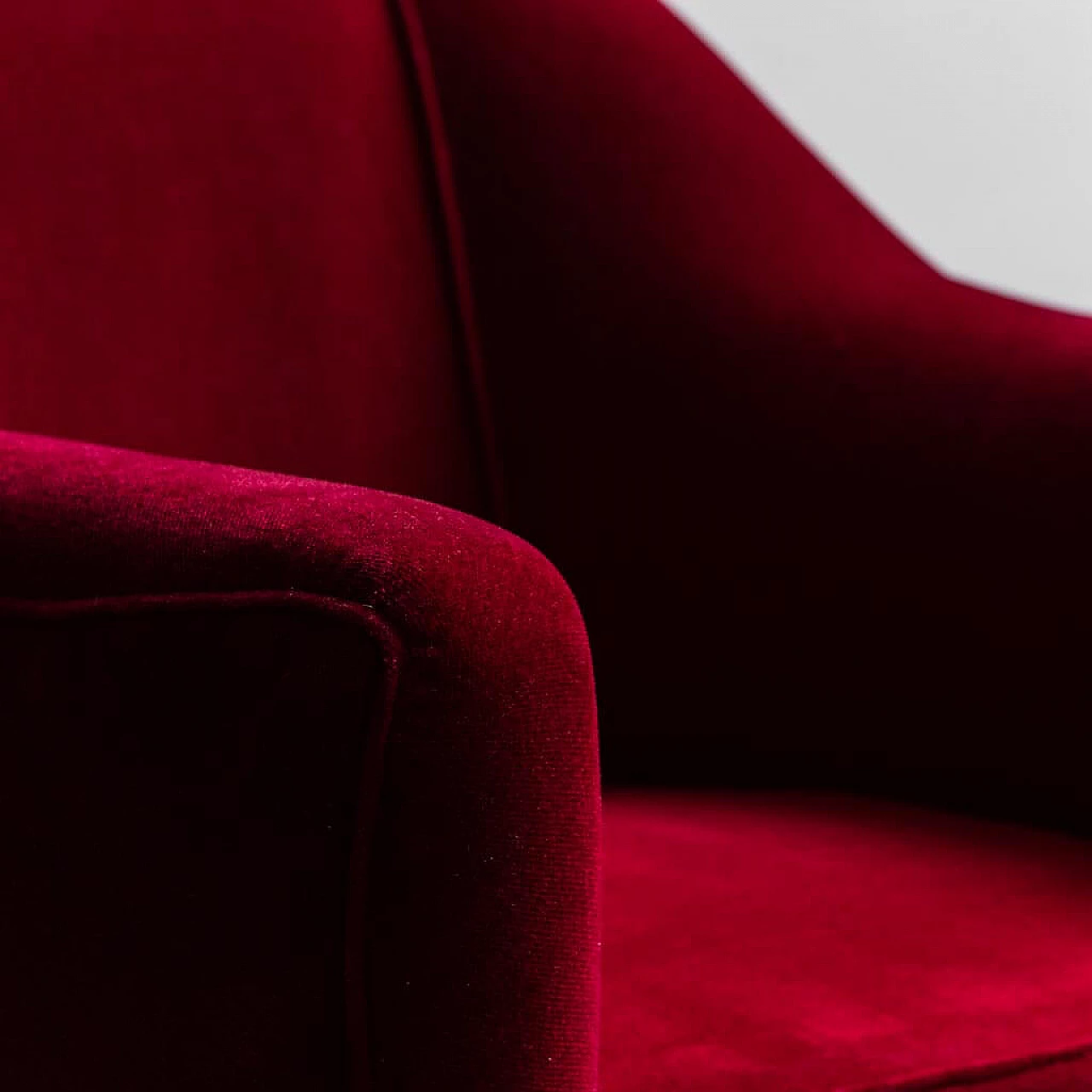 Pair of red velvet armchairs in the style of Ico Parisi, 1950s 4