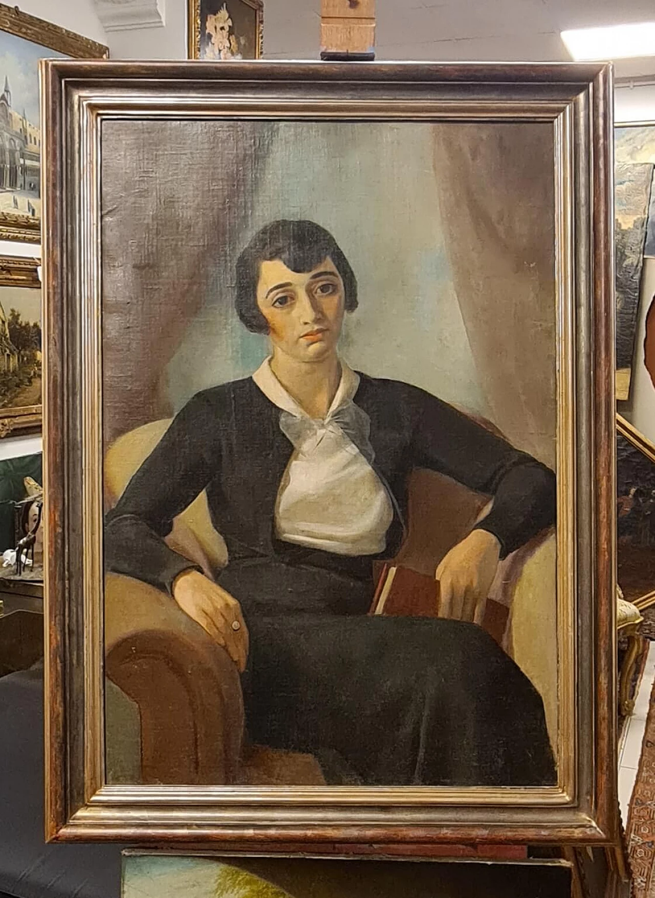 Ritratto di figura femminile seduta con libro, dipinto a olio su tela 2