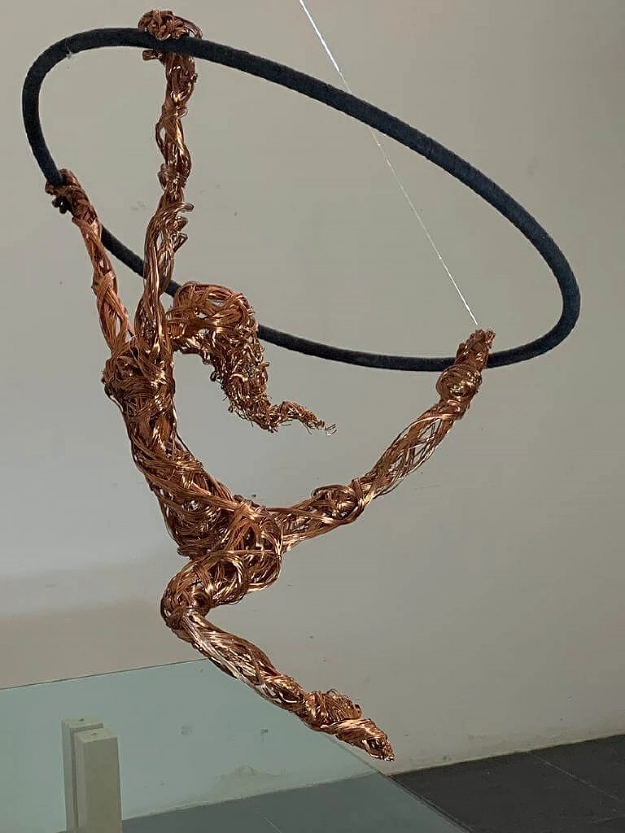 Maria Vittoria Urbinati, acrobat woman, copper wire sculpture, 2010 14