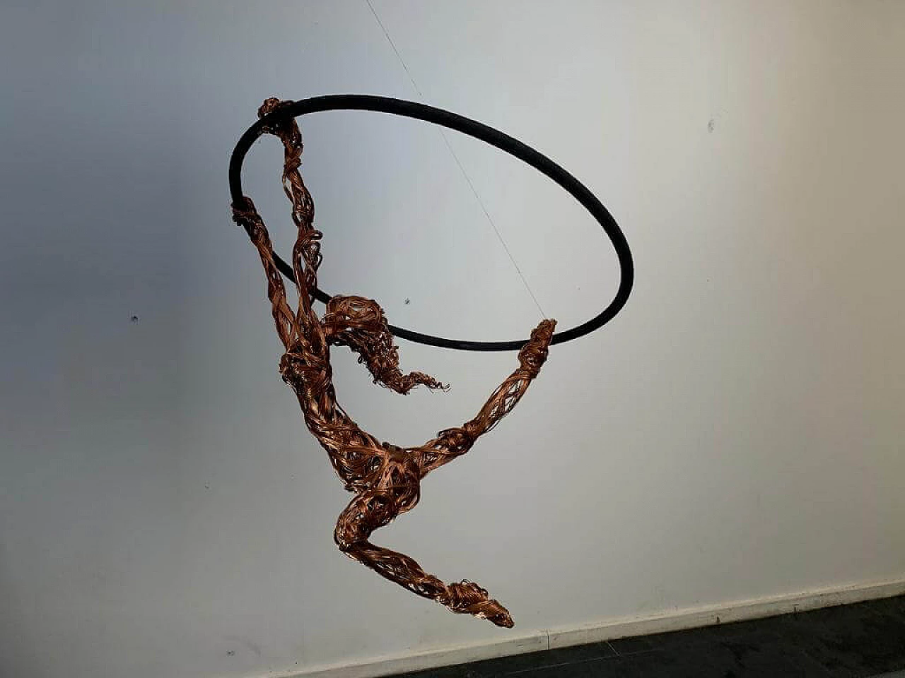 Maria Vittoria Urbinati, acrobat woman, copper wire sculpture, 2010 19