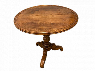 Louis Philippe round solid walnut table, mid-19th century