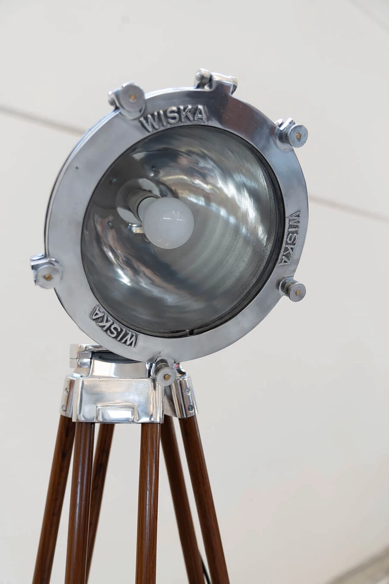 Coppia di lampade da terra a treppiedi con proiettore nautico Wiska, anni '90 8